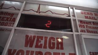 EATING THE 20,000 CALORIE OCTUPLE BYPASS BURGER AT THE HEART ATTACK GRILL IN VEGAS | BeardMeatsFood