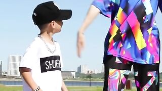 Little kid Dances like a PRO