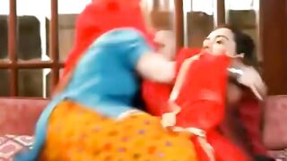 Dluhun To Bhai Bahut Chalak Haiy Subko