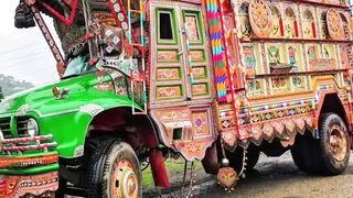 old pakistani truck and bus History/Beautiful pakistani truck/beauty of pakistan/SohailT22vlog