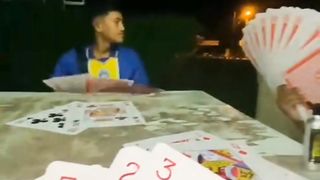 kartu remi raksasa