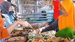 Wonogiri City's traditional unique market is free from the use of plastic