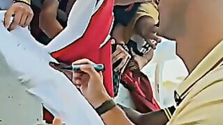 شاهد تواضع رونالدو مع مشجعين النصر ????????