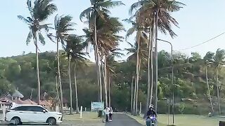 menuju ke pantai