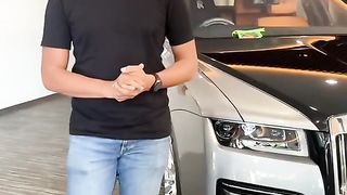 rolls royce car review as the saying goes above the sky there is still a rolls royce. a car like this is suitable for driving where do you think