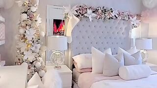 Obsessed with this gorgeous bedroom design ???? How about you guys- Drop ♥️ if you loved