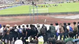Apakah abah Gomez akan CLBK lagi ke Persib?