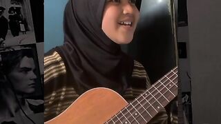 Lupa judulnya tapi enak di dengar.