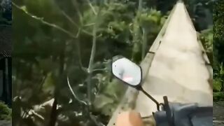 Belok auto menghadap Ilahi