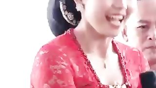 The duet of Javanese style "Madiun Ngawi Terminal" is really great,,