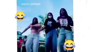 Inkay Saath yeah Keya Hogeya????????????