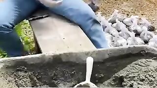 Beginilah_kalau_orang_kreatif,_wanita_ini_membuat_kreasi_sebagai_pengganti_paving(360p). Upload video