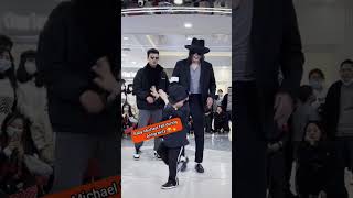 When baby  Micheal jackson wants to beat