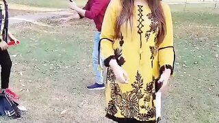 Larki Khamkhwaa Darrahi Thee????????????