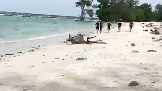 Liburan ahir smester , bersenang-senang di pantai bersama teman teman