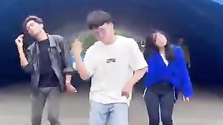 Kepalanya lentur banget