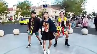 Menari di 0 km