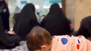 Hussaini Kid Praying