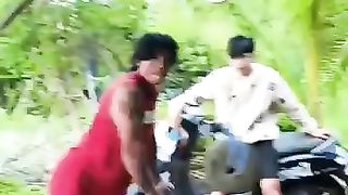 1_Kampung_Kekar_Badannya____Alat_Fitnes_Seadanya