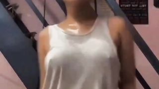 Cantik dan menggoda