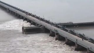 Dunya ka sb se bara pul