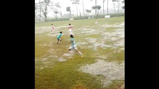 Video lucu saat main sepakbola bola wanita