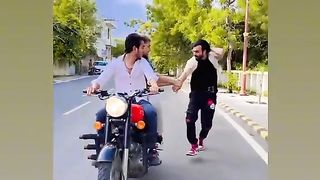 Funny video spot me bhai log 300
