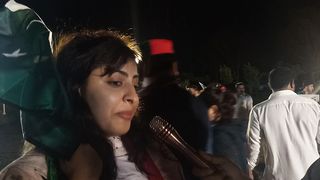 Message of a beautiful girl to Imran khan