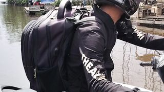Perjalan hari ini naik rakit penyebrangan