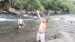 Ya allah njaluk duwete seng akeh suwek sitik ora popo tak tambale anggo upo