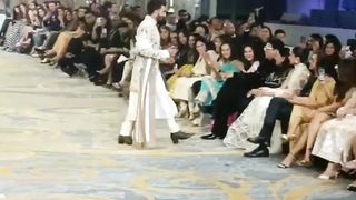 Ranveer Singh Walks On Ramp At The Bridal Couture Show #shorts #ranveersingh #bollywood #short #trending #viral #shortvideo