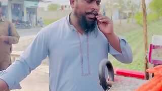 Free ki jalebi aur khizar bna baba