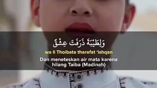Small children sing salawat