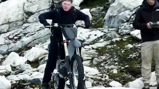 Tom Cruise  Sky Jump