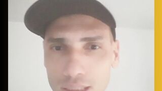 Mulher se assusta ao ver o vídeo
