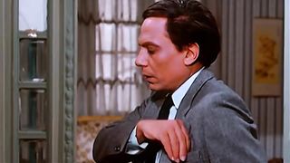بوس ساخن من الزعيم لشيرهان_فليم مين فينا الحرامي