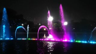Minar e Pakistan dancing fountian 2