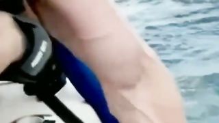 An angler almost failed to strike and caught a big fish that made his friends excited!!