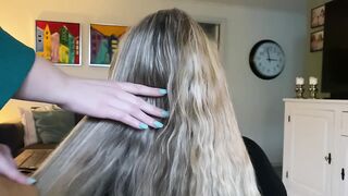 ASMR _ _SATISFYING_ LICE CHECK ON MY MOM ???? (hair sectioning, spraying, hair brushing
