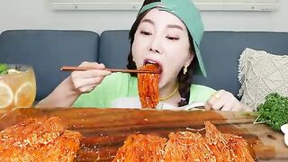 Spicy enoki mushrooms