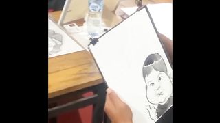 Melukis wajah anak dengan ekspresi polos