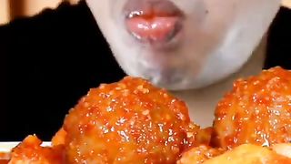 Mukbang berbagai bakso pedas