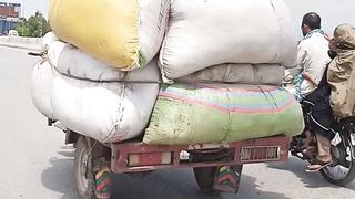 Jugad ....on rickshaw ....https://bux.money/u/524648