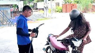 I'm refueling my motorbike