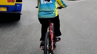 Bersepeda sore hari