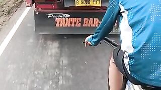 Gowes gendong truk