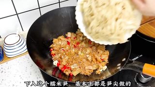 This delicious glutinous rice and bamboo shoots that can be easily stir fried