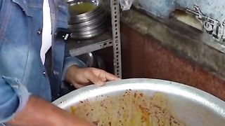 Daily_1000_Plate_Biryani_Selling_In_Nashik_Rs._50_-_Only_%23nashikfood_%23shorts(480p).