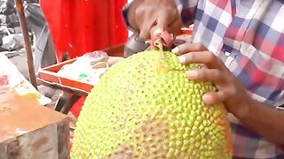 Huge_Jackfruit_kathal_Cutting_Rs._110_-_Only_%23hyderabadfood_%23shorts(480p).