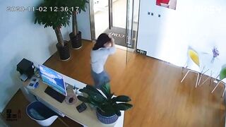 Funny surveillance video（1）